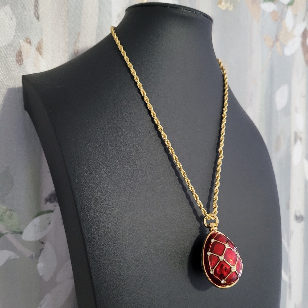 Egg Pendant Red & Gold Enameled Trellis  With Crystals On Gold-tone Rope Chain - Picture 4 of 16